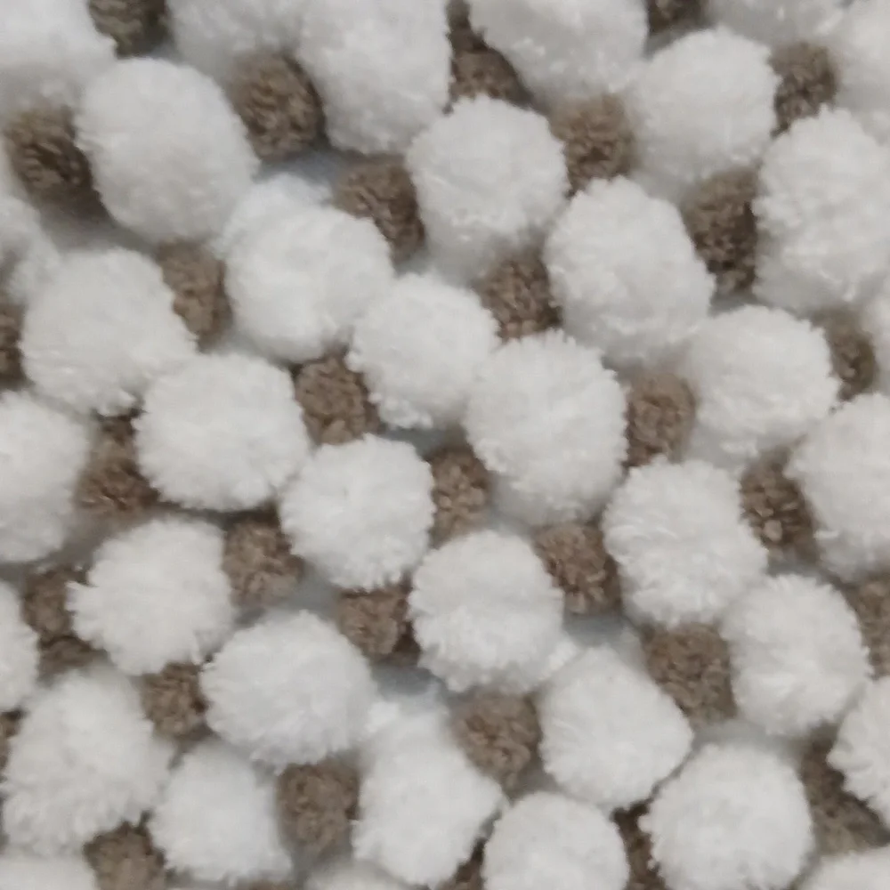 Room Essentials Everyday Chenille Bath Rug Set - Gray and White
